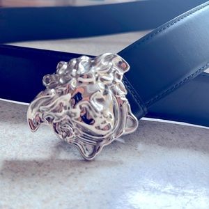 Men’s black leather Versace authentic belt size 34 in excellent condition